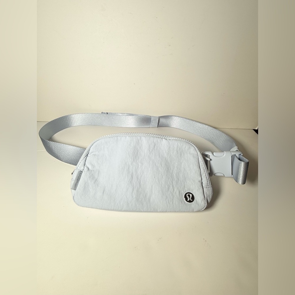 lululemon athletica Solid Everywhere Belt Bag